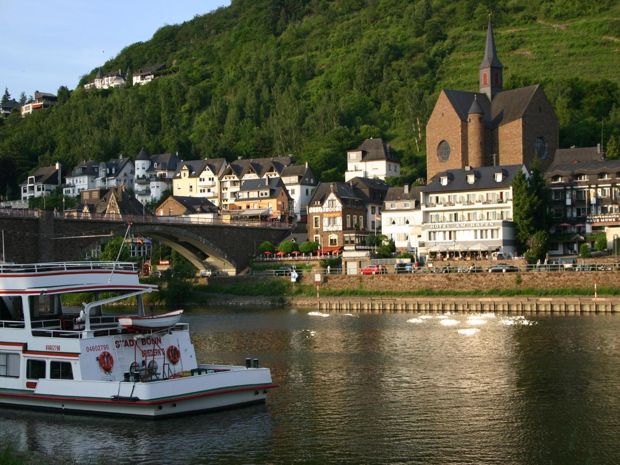 A Modern Holiday Home By The River Mosel Moselkern Exterior foto